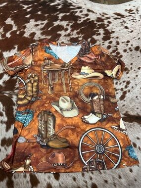 Western Cowboy Boot & Hat Print V-Neck Top - Rust Brown size small